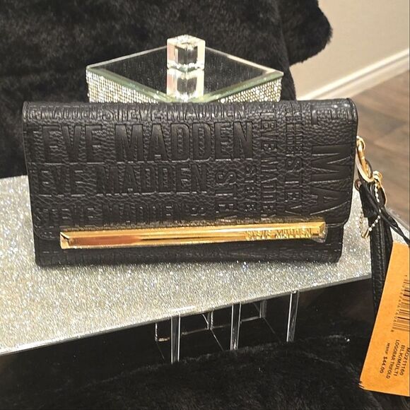 Steve Madden Logo Bar Trifold Wallet - Picture 6 of 8